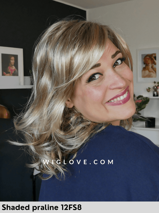 katherine jon renau wig parrucca sintetica mossa con frangetta lacefront calotta fatta a macchina 