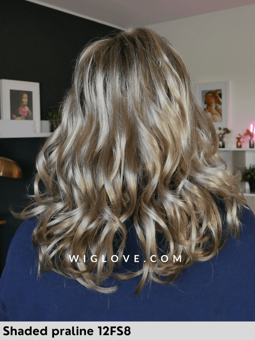 katherine jon renau wig parrucca sintetica mossa con frangetta lacefront calotta fatta a macchina 