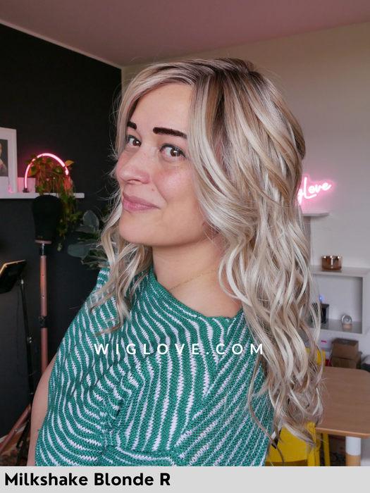 capri belle tress parrucca lunga scalata in fibra sintetica termoresistente con  lacefront riga sinistra in monofilamento city collection piega mossa 