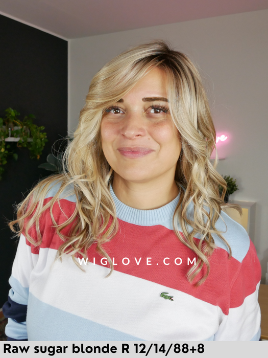 capri belle tress parrucca lunga scalata in fibra sintetica termoresistente con  lacefront riga sinistra in monofilamento city collection piega mossa 