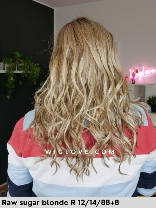 capri belle tress parrucca lunga scalata in fibra sintetica termoresistente con  lacefront riga sinistra in monofilamento city collection piega mossa 