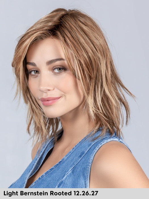 Parrucca sintetica resistente al calore mossa. Flow by Ellen Wille Perucci color light bernstein rooted. Parrucca donna castano chiara