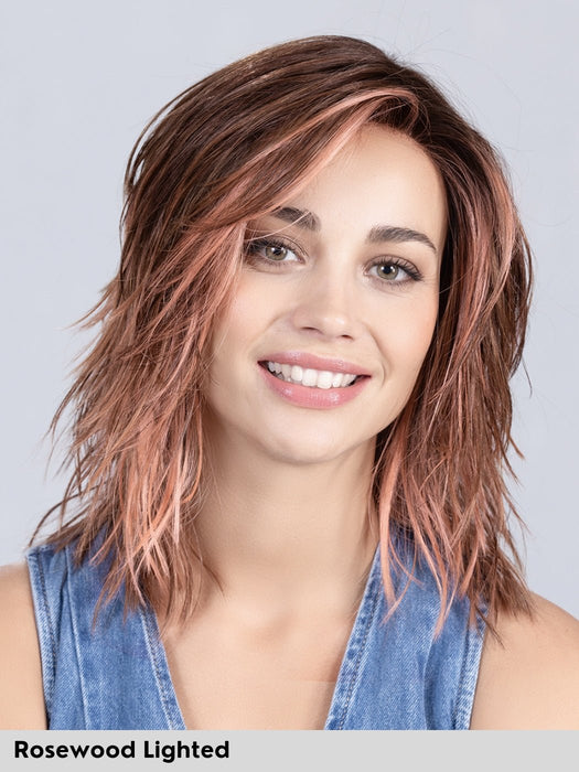 Parrucca sintetica resistente al calore mossa. Flow by Ellen Wille Perucci color rosewood lighted. Parrucca donna rossa castana.