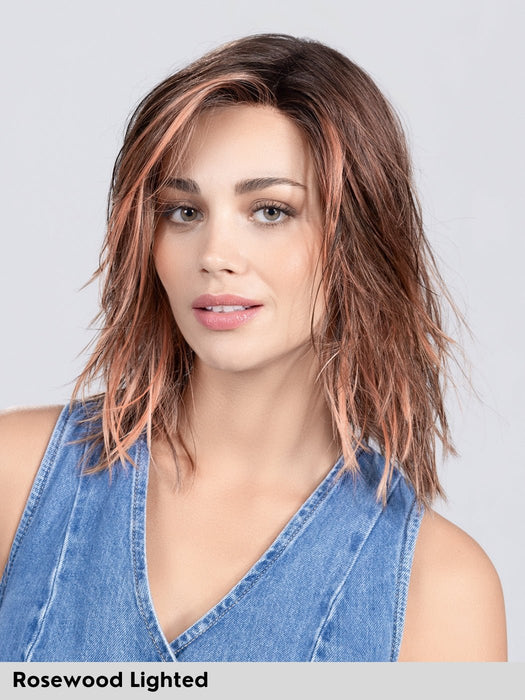 Parrucca sintetica resistente al calore mossa. Flow by Ellen Wille Perucci color rosewood lighted. Parrucca donna rossa castana.