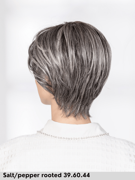 GLAM SOFT - riga sinistra, attaccatura naturale, doppio monofilamento - Wig Love - Parrucca SinteticaSalt Pepper rooted