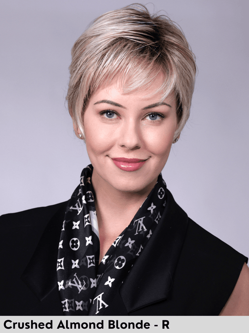 GRAMERCY - attaccatura naturale, riga sinistra - Wig Love - Parrucca SinteticaCrushed Almond Blonde Rooted