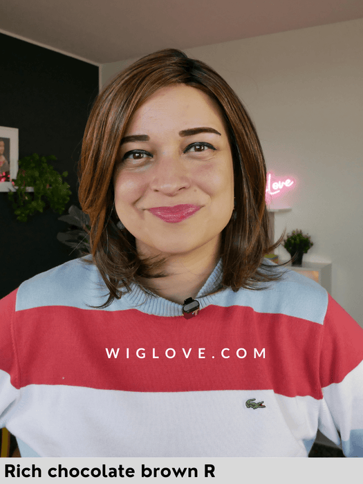 hudson belle tress parrucca caschetto liscio in fibra sintetica piastrabile 100% fatta a mano con attaccatura naturale estesa, riga libera monofilamento, poliuretano lux collection