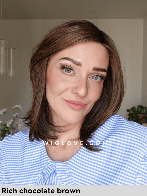 hudson belle tress parrucca caschetto liscio in fibra sintetica piastrabile 100% fatta a mano con attaccatura naturale estesa, riga libera monofilamento, poliuretano lux collection