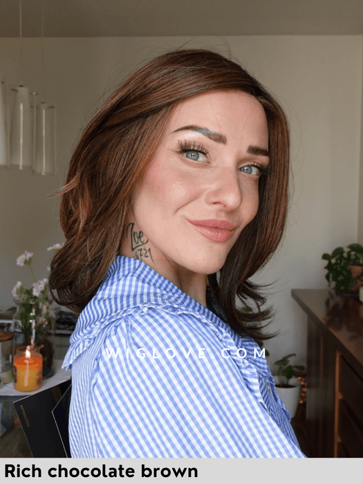 hudson belle tress parrucca caschetto liscio in fibra sintetica piastrabile 100% fatta a mano con attaccatura naturale estesa, riga libera monofilamento, poliuretano lux collection