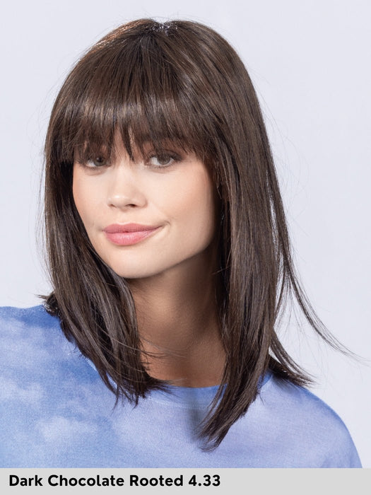 parrucca caschetto castano con frangia liscia e termoresistente. Jacky di Ellen Wille colore dark chocolate rooted 4.33. Syntehtic wig bangs