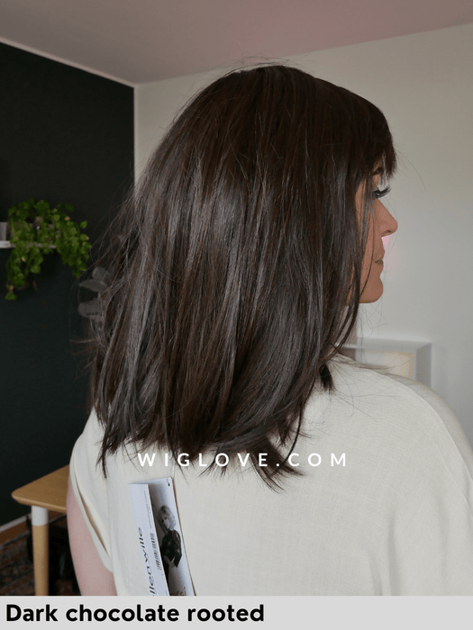 parrucca caschetto castano con frangia liscia e termoresistente. Jacky di Ellen Wille colore dark chocolate rooted 4.33. Syntehtic wig bangs
