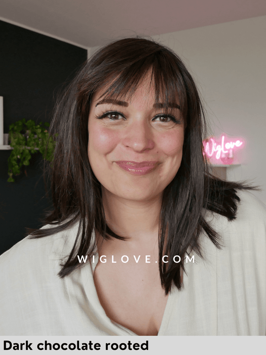 parrucca caschetto castano con frangia liscia e termoresistente. Jacky di Ellen Wille colore dark chocolate rooted 4.33. Syntehtic wig bangs
