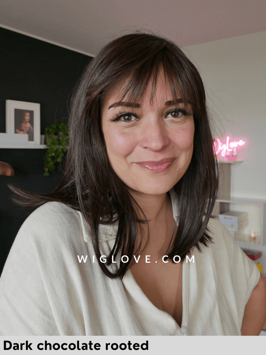 parrucca caschetto castano con frangia liscia e termoresistente. Jacky di Ellen Wille colore dark chocolate rooted 4.33. Syntehtic wig bangs
