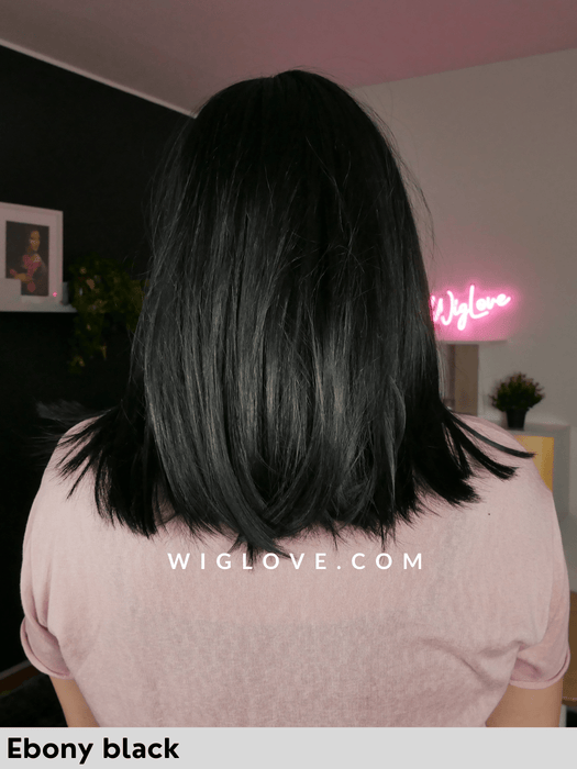 parrucca caschetto nero con frangia liscia e termoresistente. Jacky di Ellen Wille colore ebony black 1. Syntehtic wig bangs