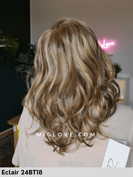 katherine jon renau wig parrucca sintetica mossa con frangetta lacefront calotta fatta a macchina 