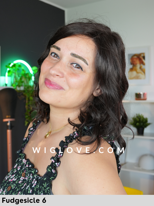 mila parrucca sintetica riccia jon renau  caschetto alle spalle lacefront attaccatura naturale riga libera retro aperto e fatto a macchina colore 6