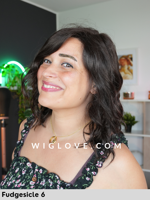 mila parrucca sintetica riccia jon renau  caschetto alle spalle lacefront attaccatura naturale riga libera retro aperto e fatto a macchina colore 6