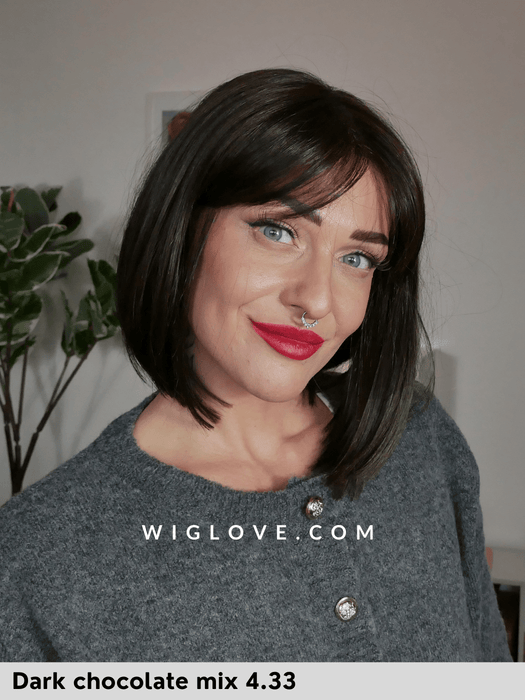 MISS COMFORT - attaccatura naturale, riga centrale, retro chiuso - Wig Love - Parrucca SinteticaAlmond Brown Rooted