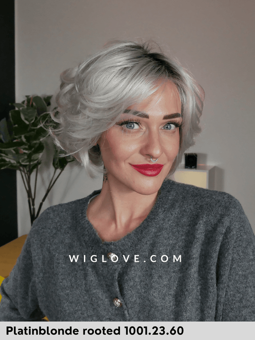 ROMANCE DELUXE - 100% fatta a mano, attaccatura naturale, riga libera - Wig Love - Parrucca SinteticaMetallic Grey Rooted