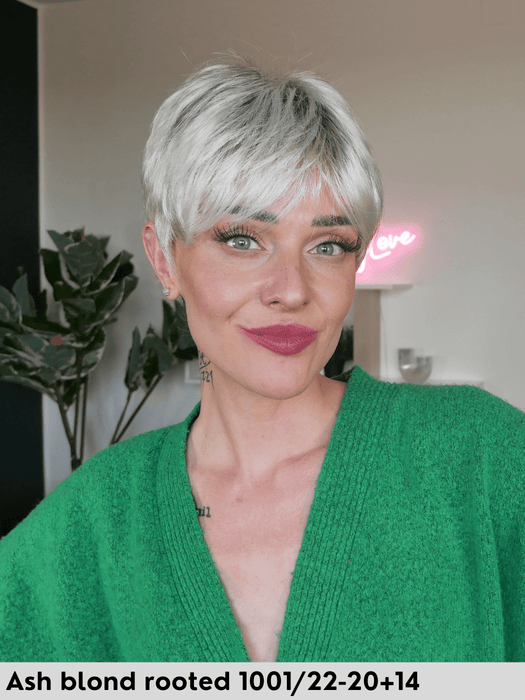 parrucca corta in fibra sintetica tradizionale super lizzy gisela mayer frangetta lacefront attaccatura naturale riga libera monofilamento 