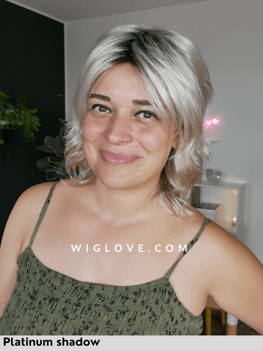 suzy gisela mayer parrucca fatta a macchina fibra sintetica tradizionale scalata con frangetta taglia M