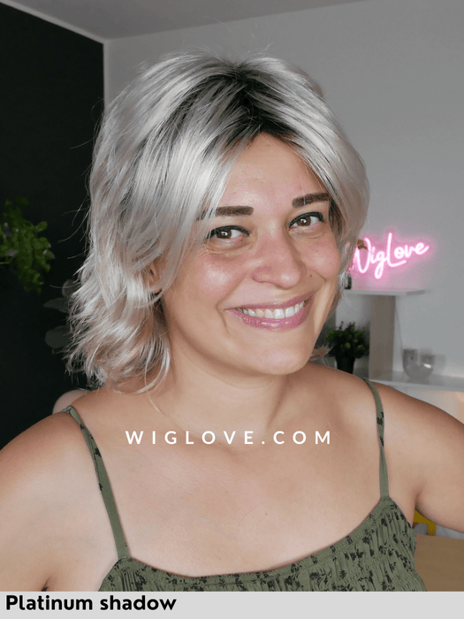 suzy gisela mayer parrucca fatta a macchina fibra sintetica tradizionale scalata con frangetta taglia M