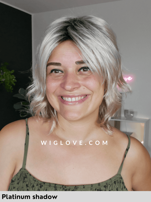 suzy gisela mayer parrucca fatta a macchina fibra sintetica tradizionale scalata con frangetta taglia M