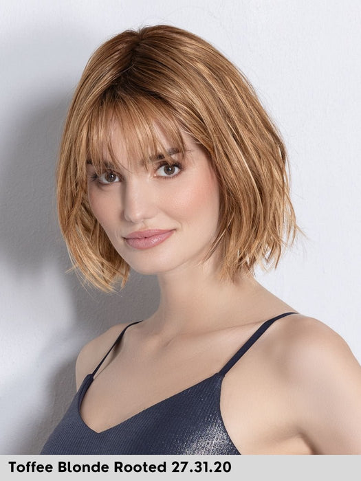 Parrucca sintetica piastrabile caschetto con frangia. Parrucca donna alopecia dispositivo medico ce. Ellen Wille Vivi Mono Part Toffee Blonde Rooted 27.31.20