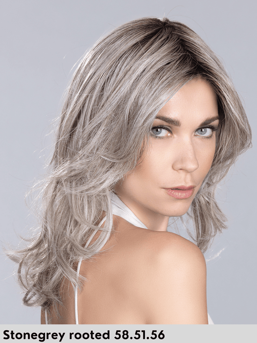 VOICE MONO - attaccatura naturale, riga libera - Wig Love - Parrucca SinteticaStone Grey Rooted