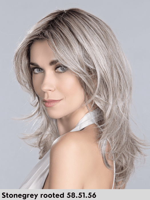 VOICE MONO - attaccatura naturale, riga libera - Wig Love - Parrucca SinteticaStone Grey Rooted