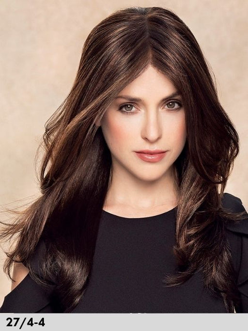 Power Mono Lace Deluxe di Gisela Mayer è una parrucca lunga, con tutte le caratteristiche di lusso che si possono trovare in una parrucca: 100% fatta a mano, monofilamento e lace front esteso, basette in poliuretano